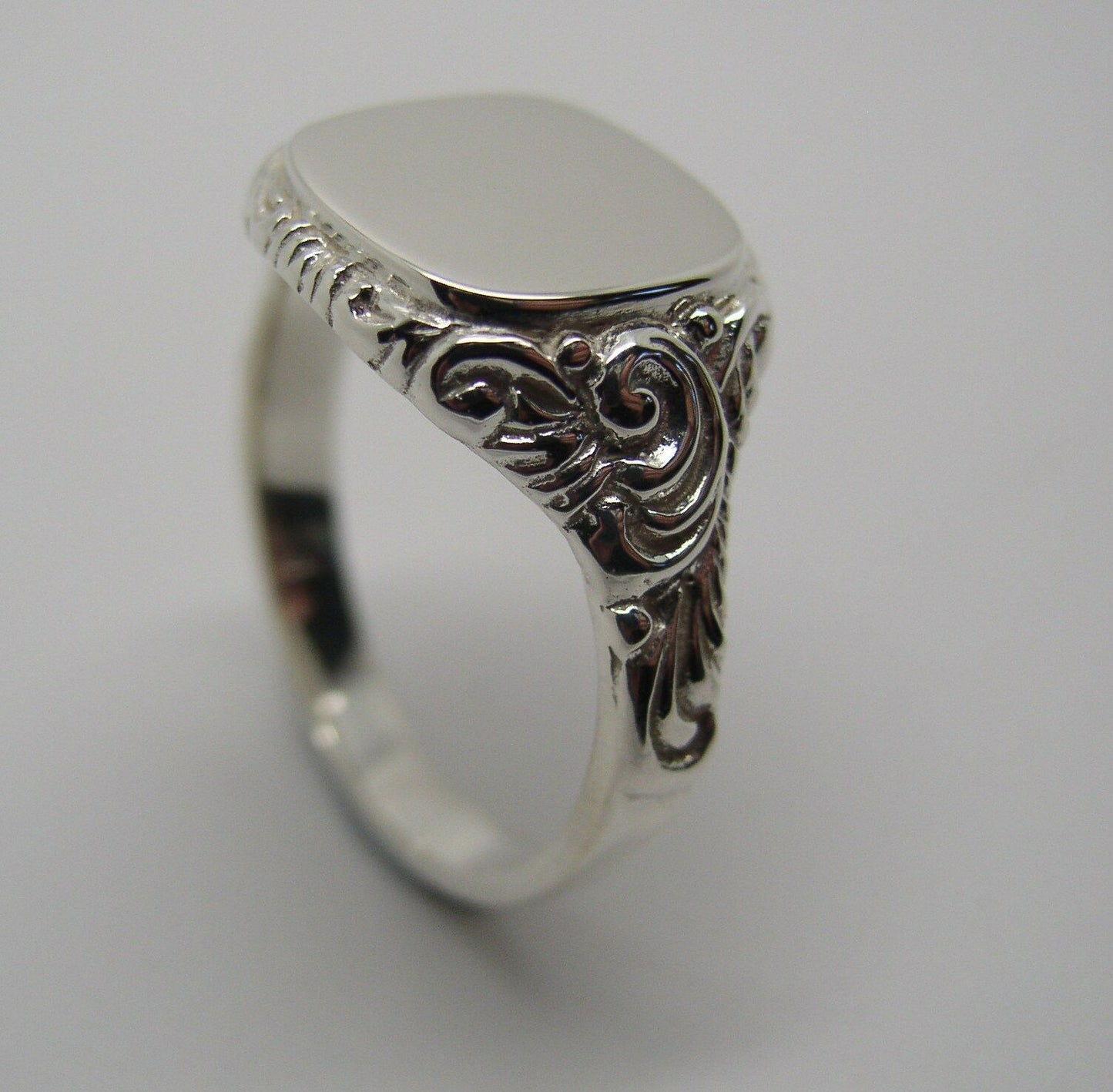 Heavy Size W Large Mens 9ct White Gold Square Engraved Signet Ring
