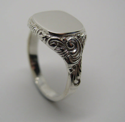 Heavy Size W Large Mens 9ct White Gold Square Engraved Signet Ring