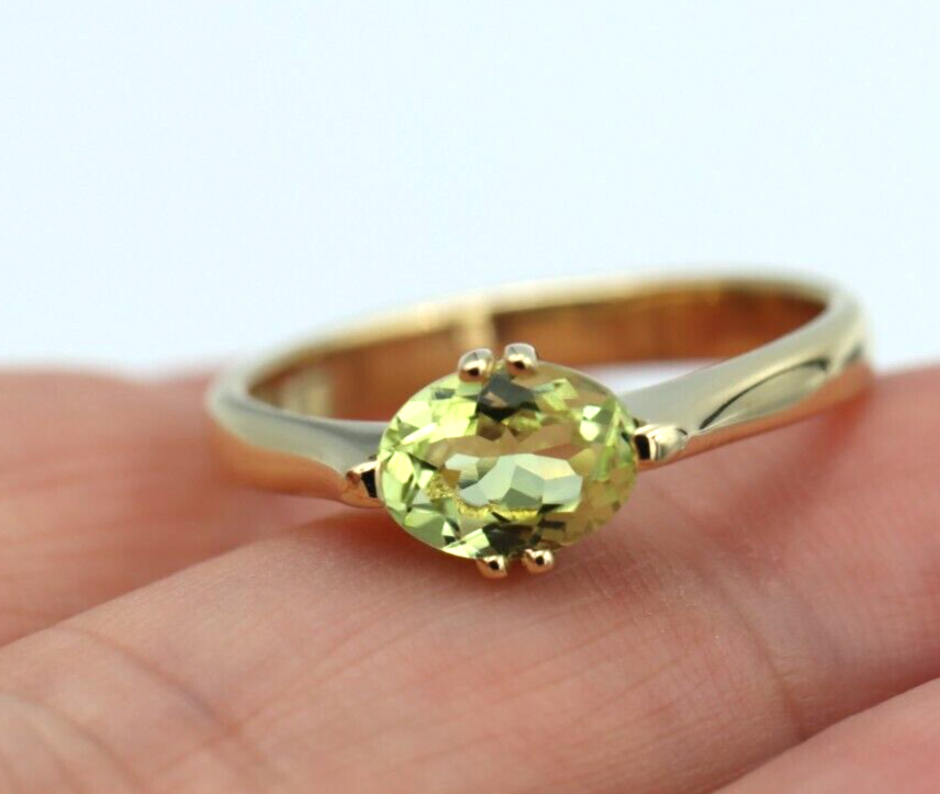 Genuine 9ct Yellow Gold Oval Double Claw Green Peridot Ring Last one! Free post