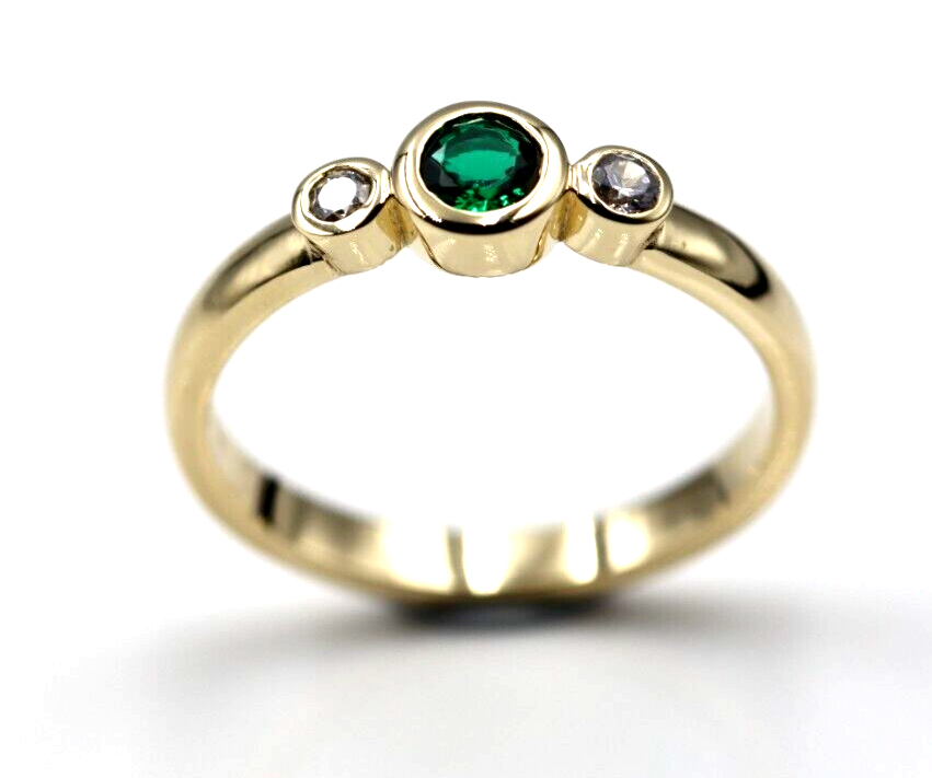 Size O Genuine 9ct 9kt Yellow, Rose or White Gold Trilogy & Emerald Ring