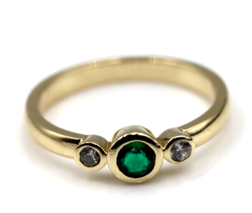 Size O Genuine 9ct 9kt Yellow, Rose or White Gold Trilogy & Emerald Ring